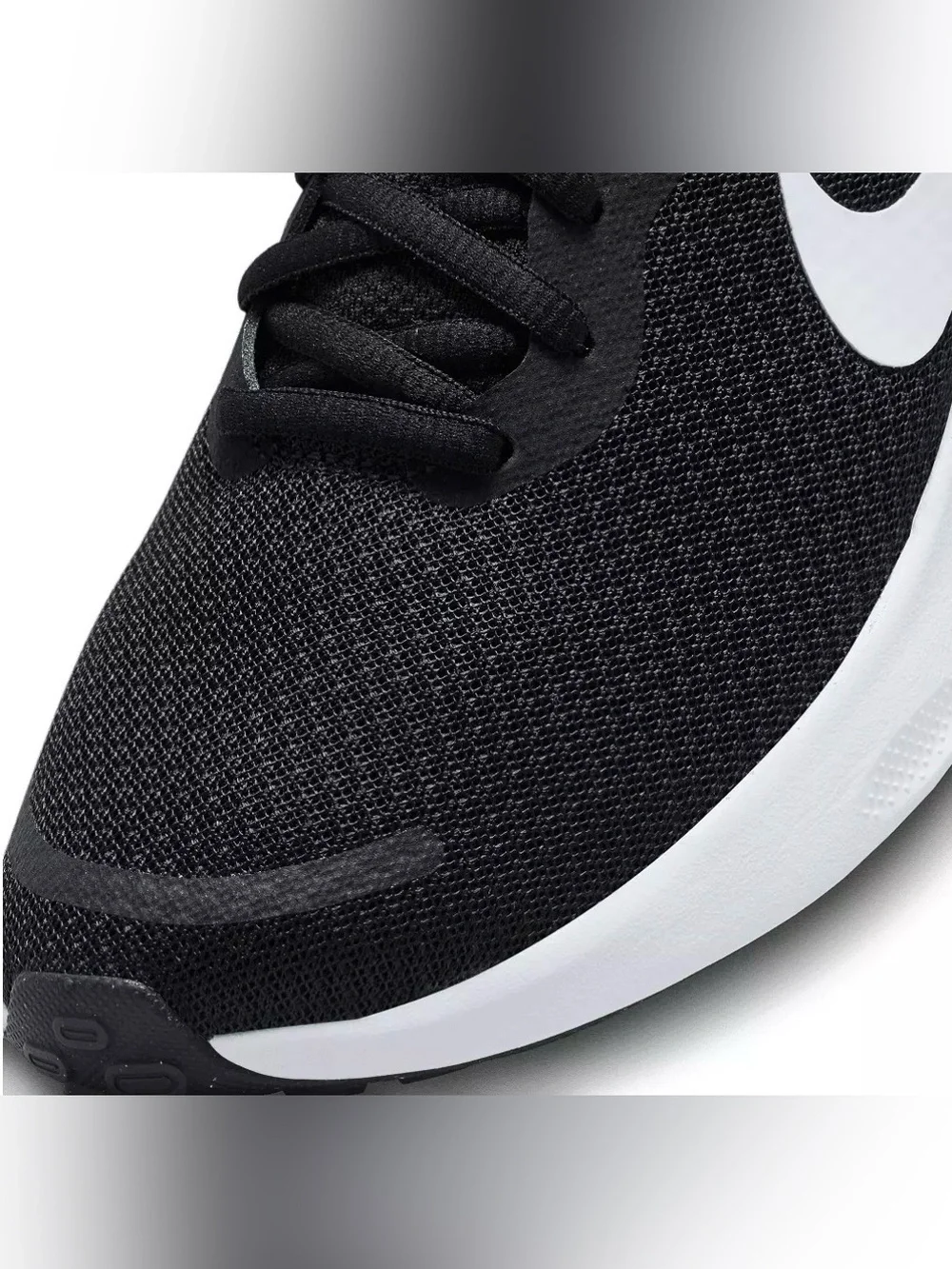 Nike Revolution 7 Extra Wide Men's Low Top Mesh Lace Up Black/White ,Size 10